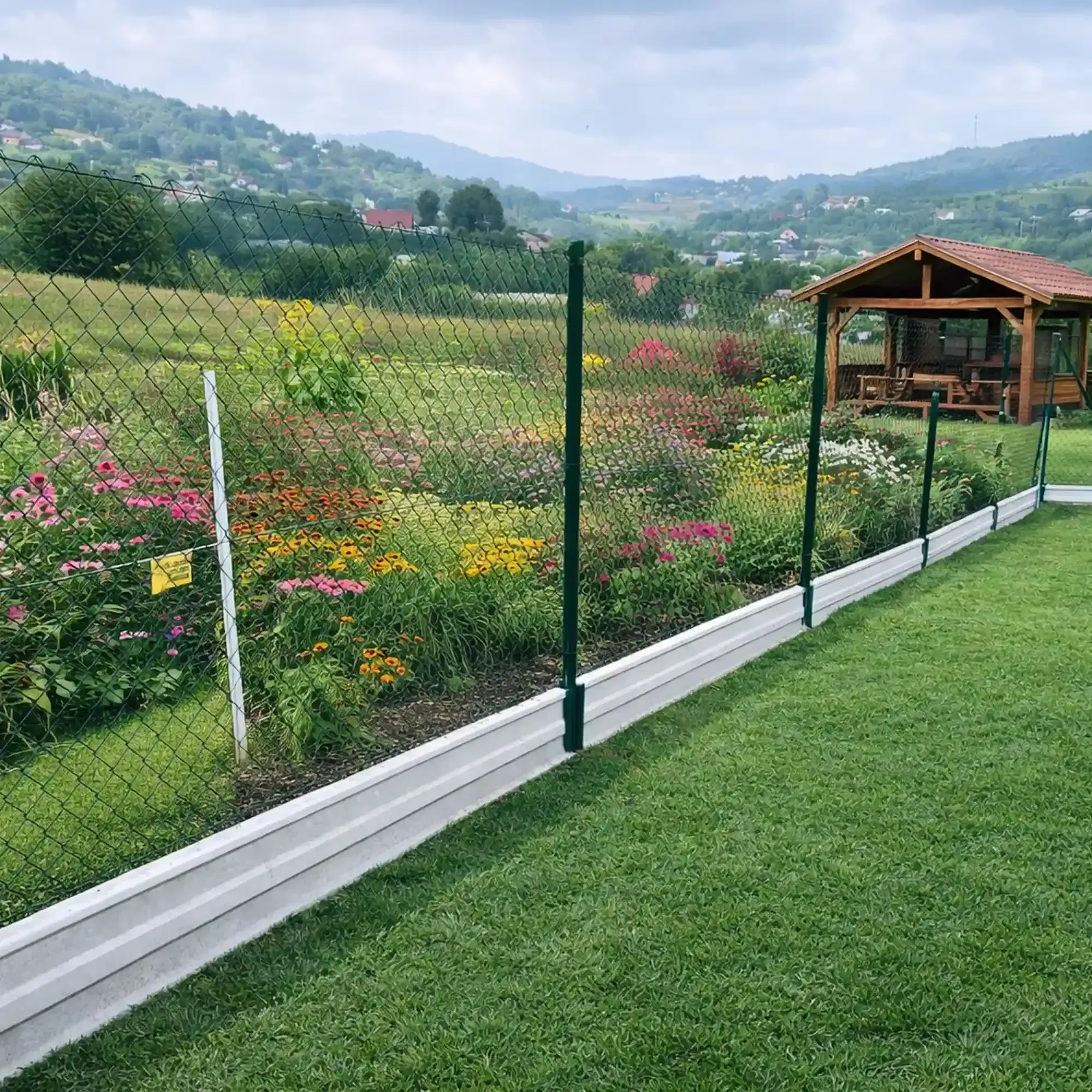 Koncový držiak podhrabovej dosky 200x50 mm zelený