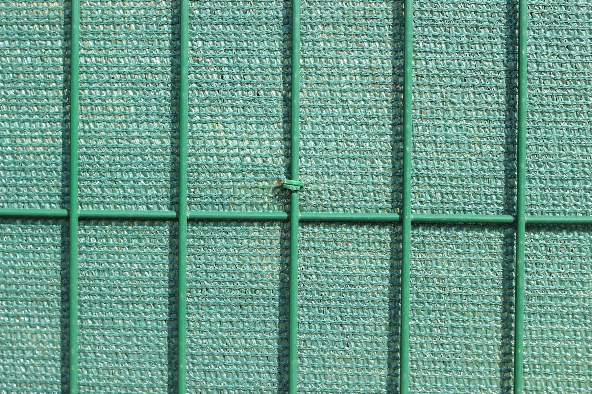 Ako správne zavesiť tieniacu sieť?